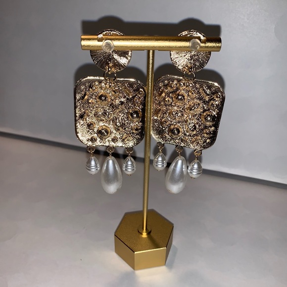 Boss Babe Earrings - Picture 4 of 4